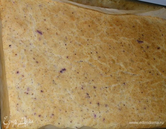 Духовку разогреть до 240*С выпекать хлеб 20 минут, затем снизить температуру до 200*С и выпекать еще 20-25 минут до румяного цвета. Готовый хлеб горячим вынуть из формы, сбрызнуть водой, завернуть в кухонное полотенце и положить в пакет (или накрыть фольгой и укутать полотенцем).