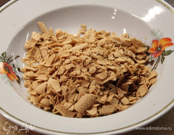 Крустильян:
60 г вафель истолочь в крошку.