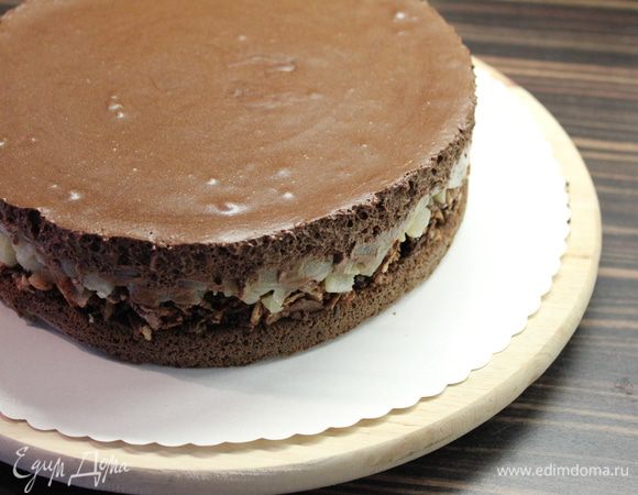 Оставшиеся вафли крупно поломать и посыпать непосредственно перед подачей десерта (иначе есть риск размокания и потери хрумкости вафель)...