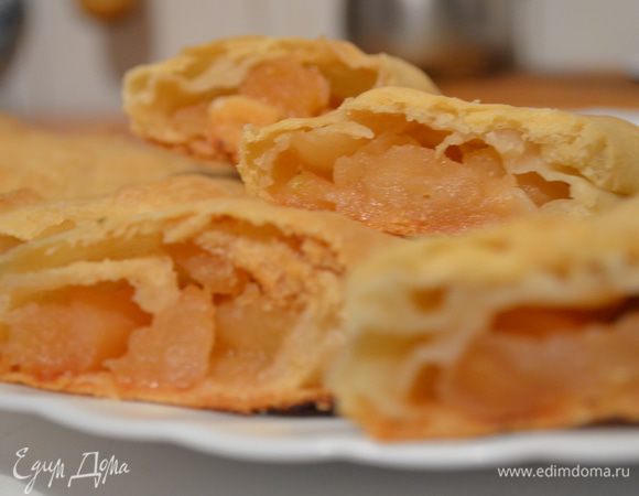 Выложить на противень застеленный бумагой, смазать раст.маслом и выпекать 40 минут при 180градусах. 
Готовые нарезать и посыпать пудрой