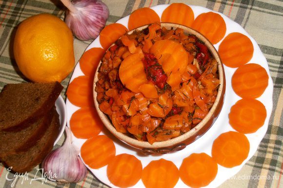 Такой салатик украсит осенью любой стол, а оранжевый цвет способствует аппетиту!!!