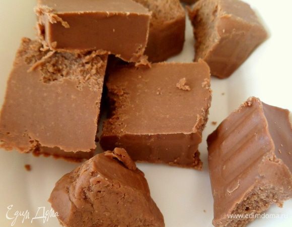 Нугу (nougat) режем или ломаем на на одинаковые кусочки.