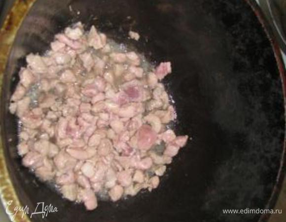 мясо слегка обжариваем на небольшом количестве масла