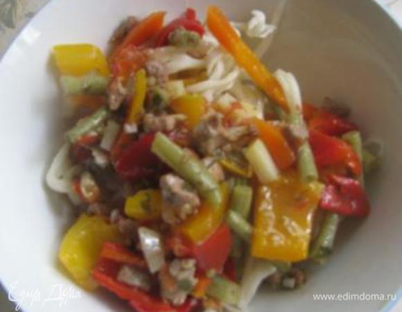 Варим лапшу яичную, можно спагетти. Я обычно покупаю специальную уже готовую лапшу для лагмана. Это конечно самый вкусный вариант. Но самой тянуть лень.
В тарелку (пиалу) накладываем лапшу, заливаем подливой. Приятного аппетита!