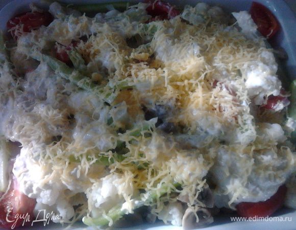 Форму поставить в духовку  и выпекать при 180 гр. 30 мин.