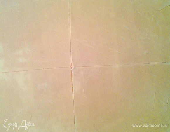 Делим круг на 4 части.