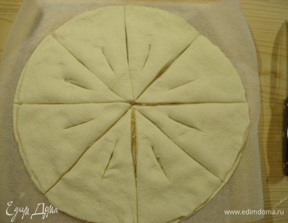 Примерно по центру каждой части сделать разрез.