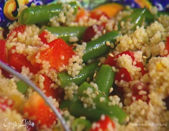 Готовый салат посыпать кунжутным семенем.