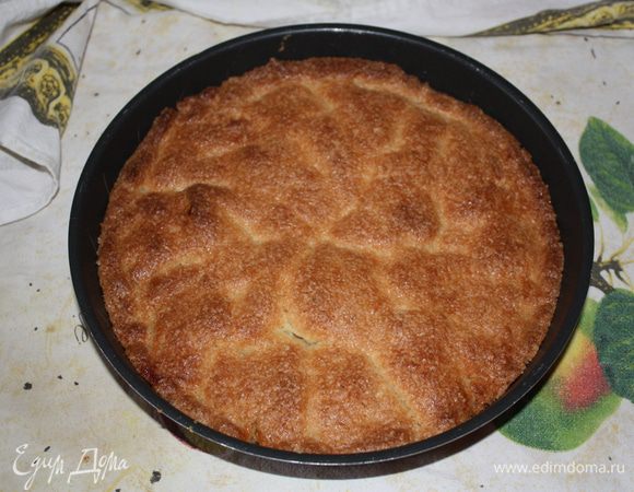 Через 25 минут достаем, даем 15-20 минут отдохнуть и переворачиваем на тарелку.