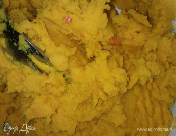 Превратите тыкву в пюре.