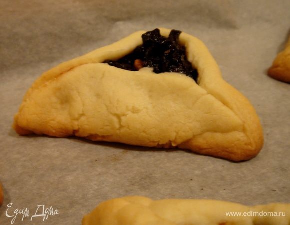 Выпекать  печенье при 180*С около 10 - 15 минут (или до тех пор, как зарумянятся кончики и дно печенья, а  оно само останется светлым). Выход-30-35 штук. Готовое печенье присыпать сахарной пудрой. Приятного аппетита!