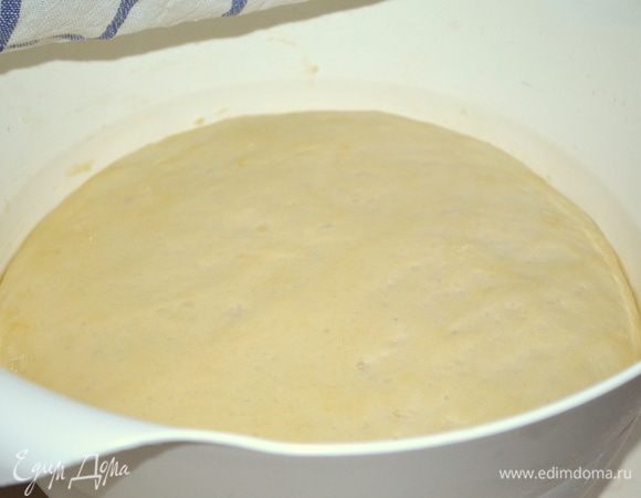 Вот что у меня вышло... тесто просто нереально расперло)) когда я это увидела, мое настроение поднялось до отметки 100 баллов из ста)) как же приятно печь хлеб)