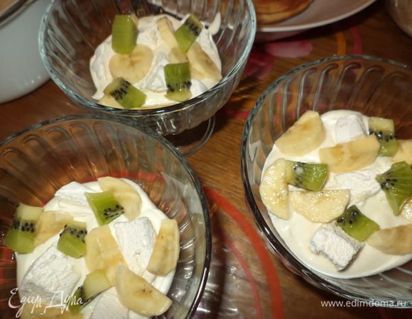 Затем фрукты и зефир.
