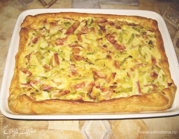 Нарезать пирог лучше остывшим.