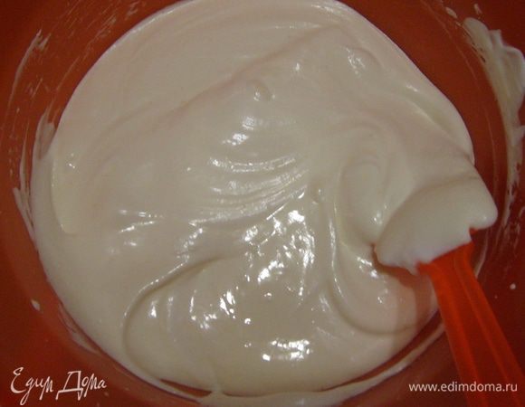 В итоге получится пышная яичная масса.