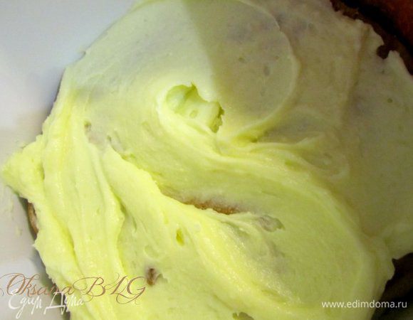 Перемажьте коржи.