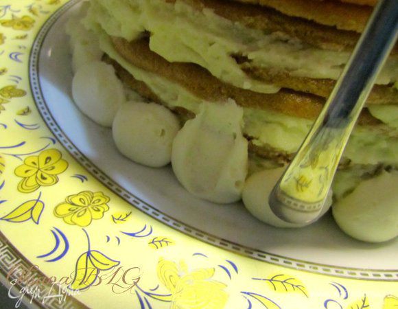 Украшение как в рецепте: http://www.edimdoma.ru/retsepty/41461-tort-shokoladnye-tuchki.