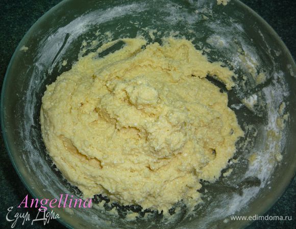 Замесить не сильно крутое тесто.