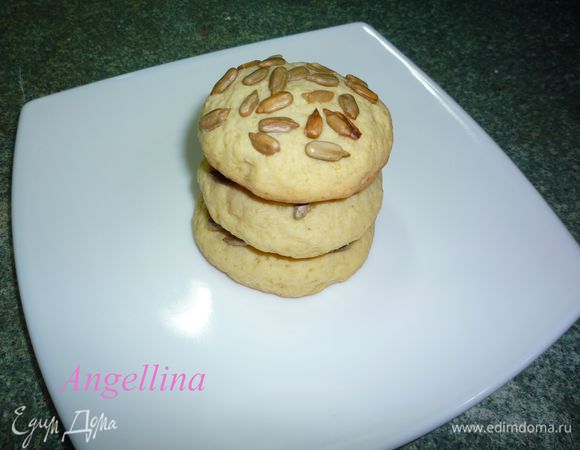 Из данного количества ингредиентов у меня получилось 2 противня по 12 печенек каждый. Приятного аппетита!