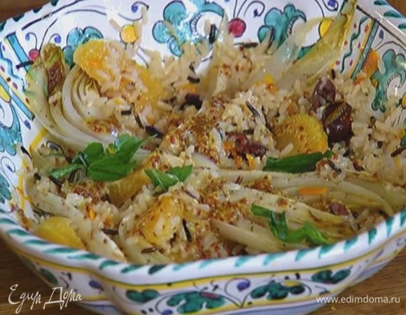 Добавить цикорий, еще раз перемешать и полить оставшейся заправкой.