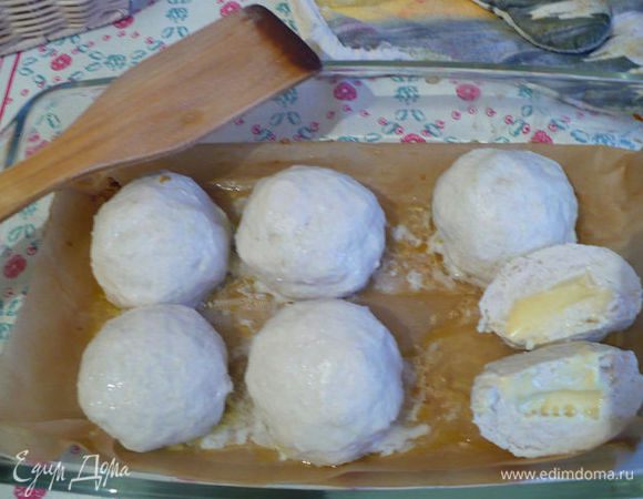 И снова куриной филе в виде котлет для ребенка. Фарш сделала из филе, яблоко тертое, мякиш размоченный, яйцо, немного манки. Формируем котлетки, внутрь кусочек сыра, придаем форму и запекаем в духовке под фольгой или крышкой минут 35-40 при 180.