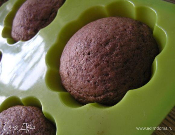 Выпекать при 180*С около 35 минут. Готовность проверить деревянной шпажкой, она должна быть сухой.

