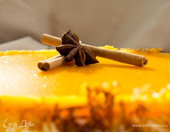 Тыквенное желе:
Замочить желатин в воде. Спустя минут 10 нагреваем желатин с водой в микроволновке в течение 30 секунд на максимальной мощности. Желатин должен распуститься.
Вторую половину тыквенного пюре и остальные ингредиенты перемешиваем, добавляем распущенный желатин.
Достаем из холодильника торт и выливаем поверх творожно-йогуртового суфле тыквенное желе.
Убираем в холодильник для полного застывания на 2-3 часа, а лучше на ночь.