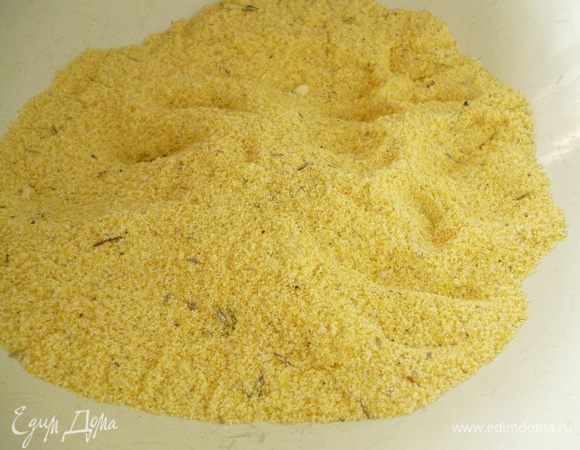 В отдельной тарелке смешаем все ингредиенты для панировки. Тимьян растереть пальцами, что бы он был помельче.Количество перца  можете регулировать по своему вкусу.