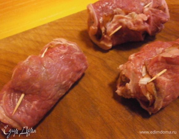 Закрутить рулетиком и защипнуть.