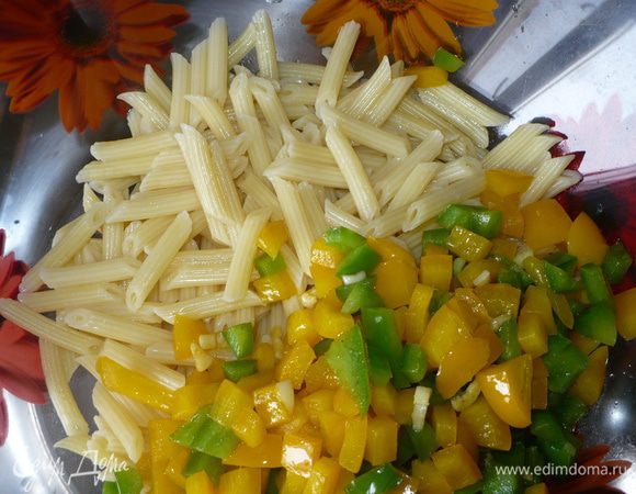 Фасоль, если она из морозилки подержать при комнатной температуре минут 15. До конца можно и не размораживать. 