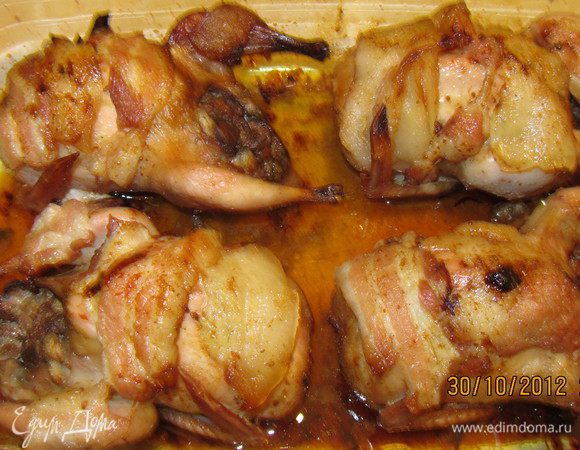 Перепелки помыть и обсушить салфеткой. 