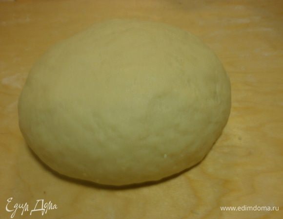 Замесить мягкое эластичное тесто.