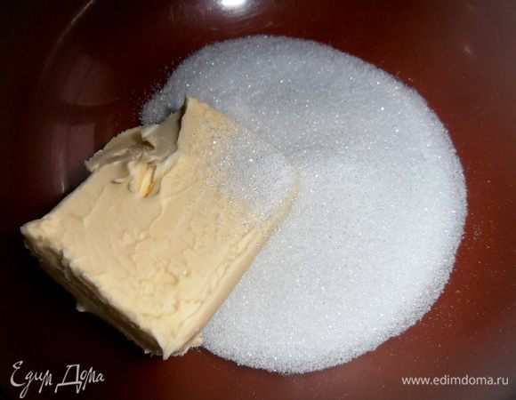 Масло надо вынуть заранее, чтобы оно стало мягким...