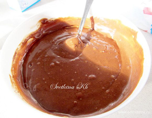 Все ингредиенты для теста смешать без заморочек, ничего специально не взбивая.