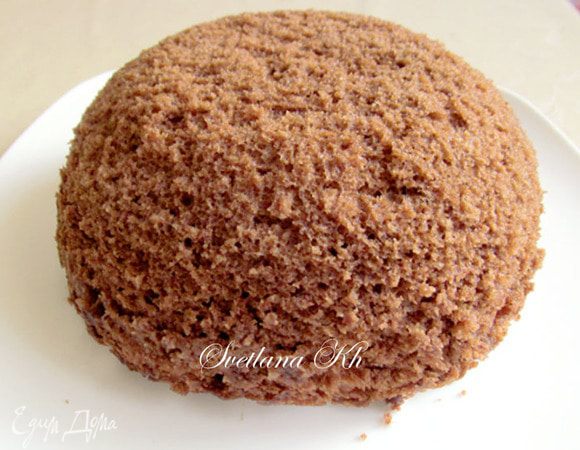 Получается вот такой шарик. Их было 3 шт. Я разрезала их на коржи,  пропитала ликером Шериданс (но это не обязательно).