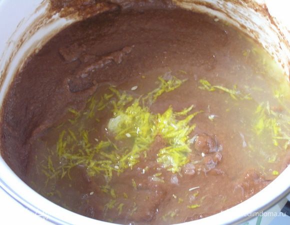 Добавить сок и цедру лимона,

