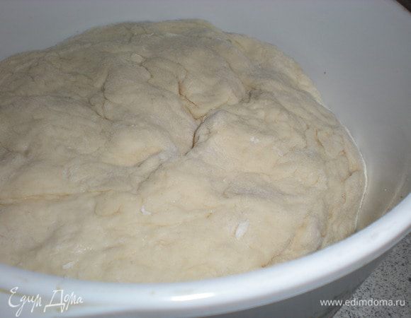 Замесить тесто.