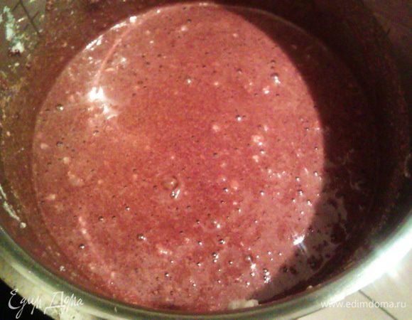 Всыпаем в массу орехи и крахмал, энергично перемешиваем до однородности. Вводим в массу взбитые белки и еще раз перемешиваем, но очень нежно=))