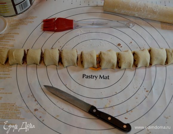 И разрезаем ровно на 3 или 3,5 см каждую часть.