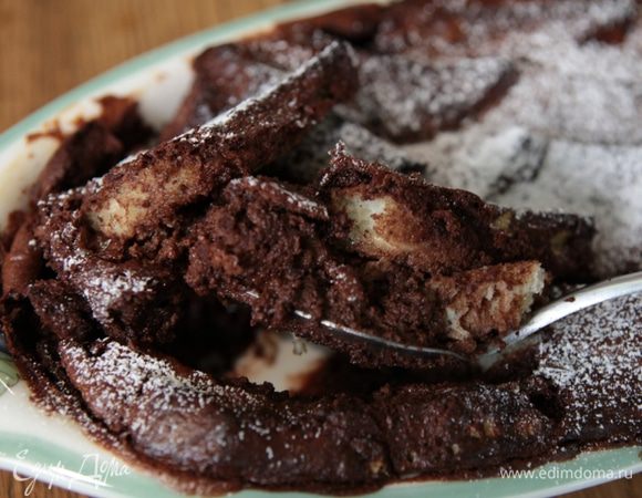 Готовый пудинг присыпать сахарной пудрой. 