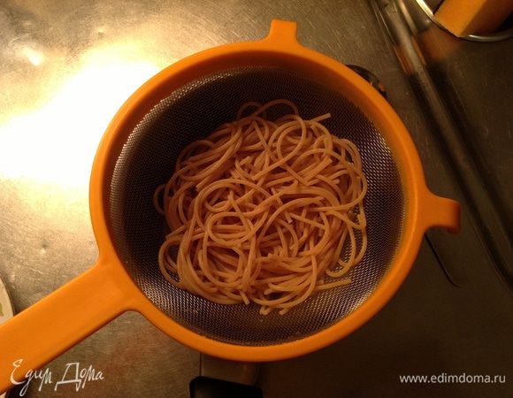 Макароны отварить до полу готовности;