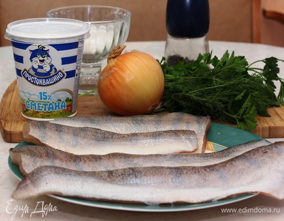 Лучше всего для этого блюда подходит лещ. Да, да, именно лещ. Правда желательно, чтобы лещ был большой - около трех килограммов. На такого леща надо использовать в два раза больше соуса. Кроме того, его предварительно запекают в течение 10 минут на сильном огне и лишь потом укладывают начинку. Но! Все по порядку.