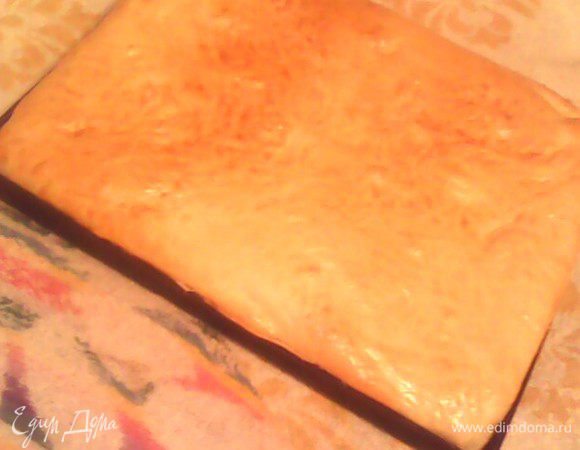 замесить дрожжевое тесто и оставить подниматься.