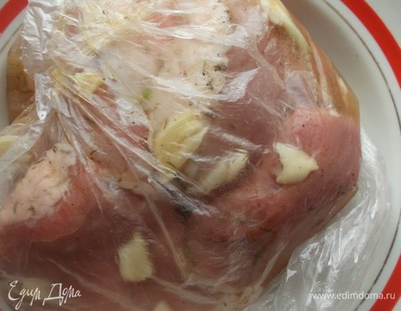 Закрыть пакет и поставить мариноваться на 2 часа в холодильник.