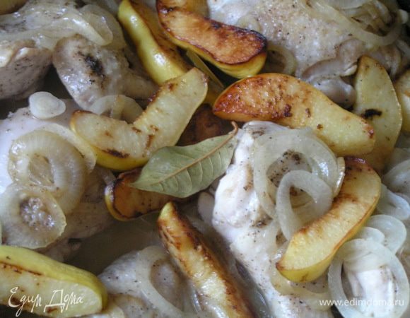 Влить немного бульона, тушить около 20 минут.