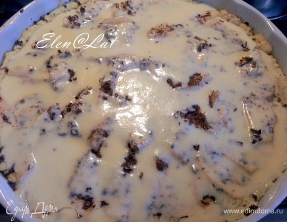 На яблочные дольки выложить творожную заливку.
 