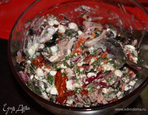 Все перемешать, добавить творог из баночки (прямо со сливками). Отдельно смешать заправку (олив. масло и лим. сок). Заправить.