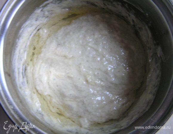 сахар и растительное масло, перемешать,

