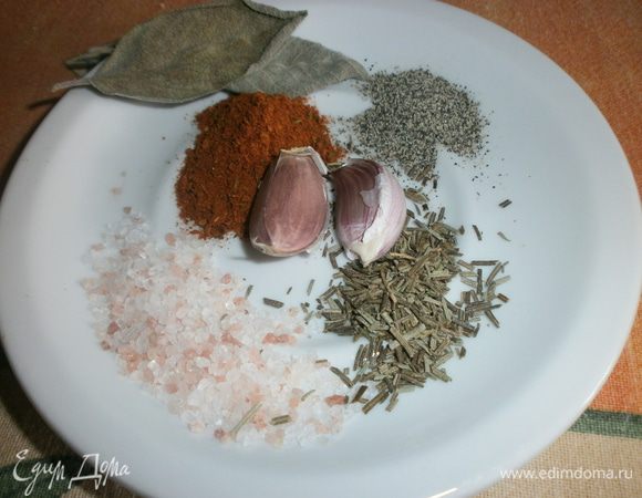 Набор специй и трав : чеснок, молотый перец, розмарин,шавлия, розовая гавайская соль, смесь специй для барбекю.