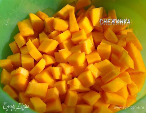 Тыкву нарежьте не очень крупными кусочками.